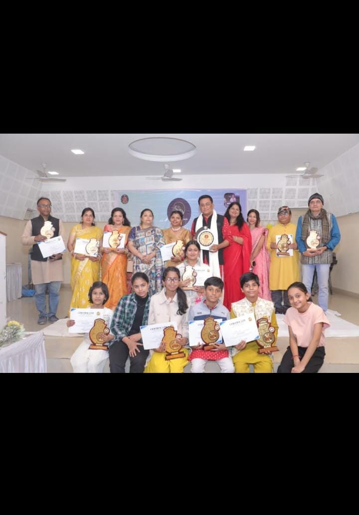 Mona Anand teaching music